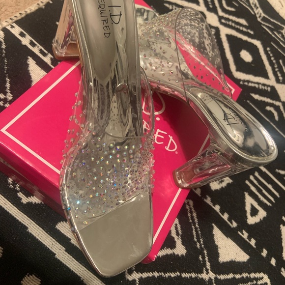 Beautifully Elegant & Embellished Clear Pumps - Picture 3 of 7